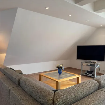 Mit Balkon-nur 500 Meter Zum *