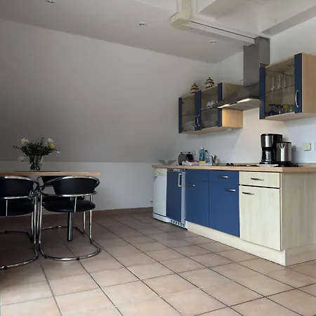 Mit Balkon-nur 500 Meter Zum *