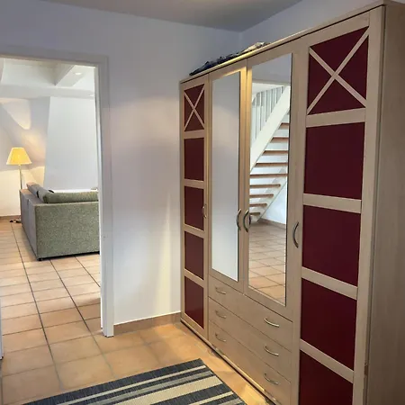 Mit Balkon-nur 500 Meter Zum Apartment