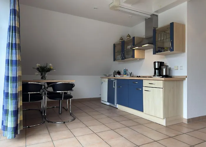 Mit Balkon-nur 500 Meter Zum *